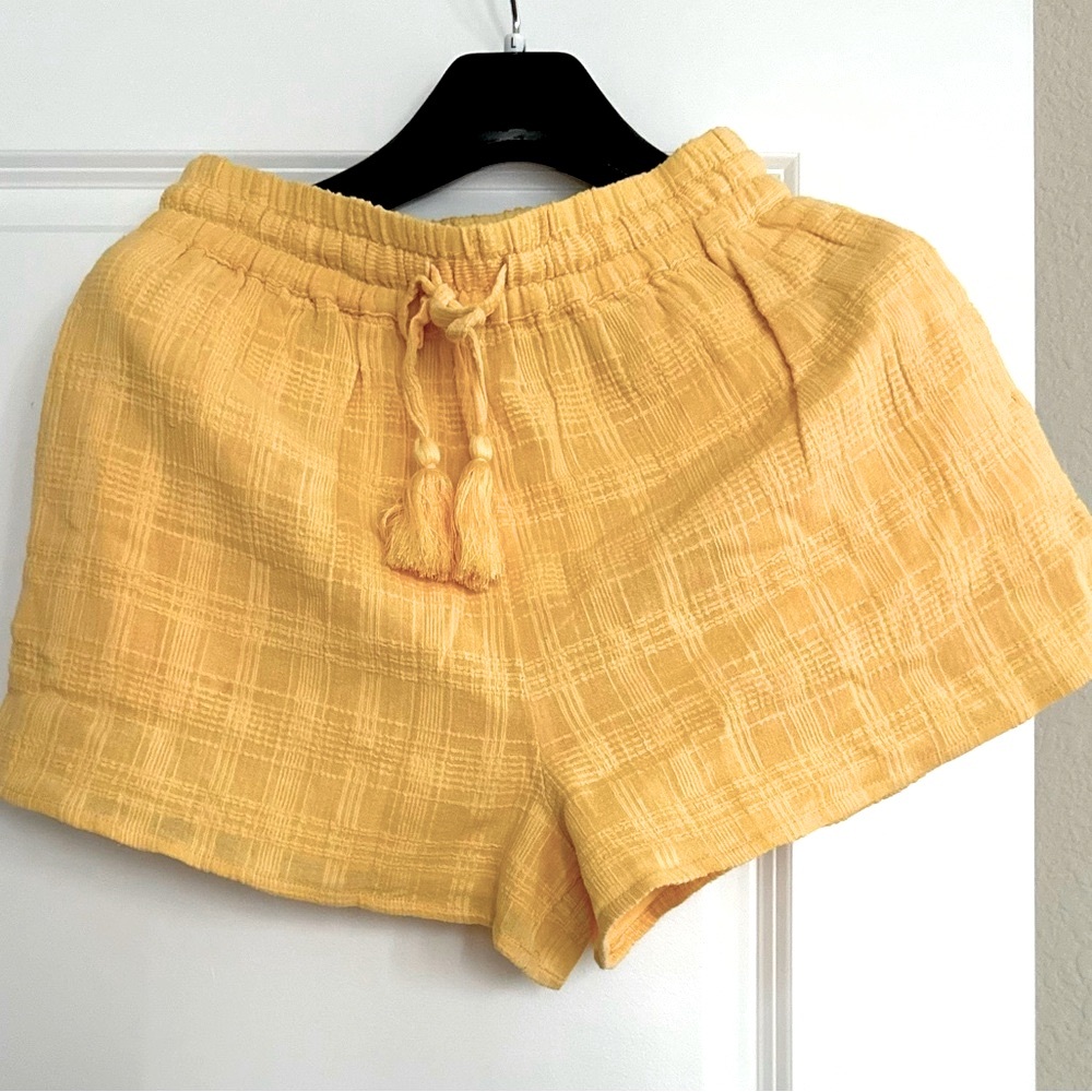 LSPACE 100% cotton yellow breathable short. Lined short.summer!Vacation!